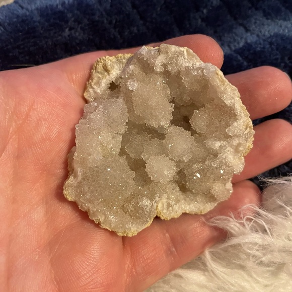Lot of white quartz geodes - Picture 1 of 4
